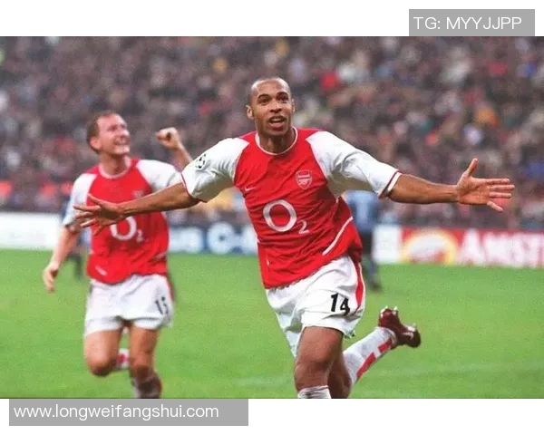 足球传奇亨利的时尚穿搭解析引领潮流风向标